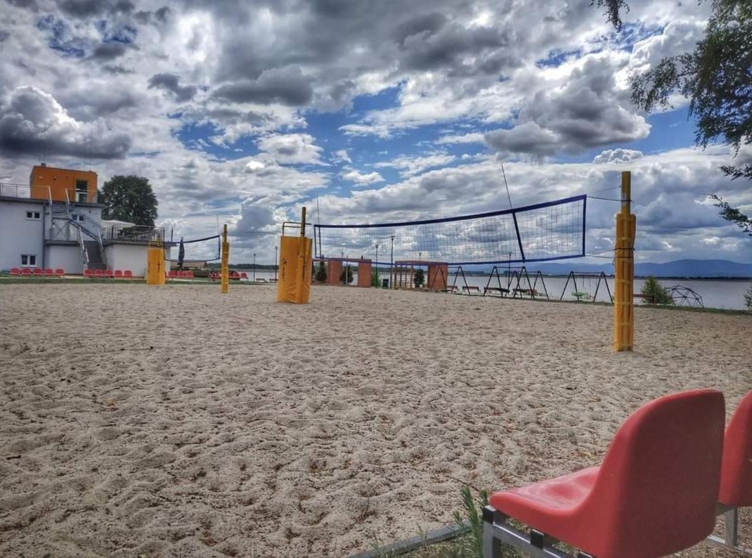 ホテル Sandacz Otmuchów エクステリア 写真